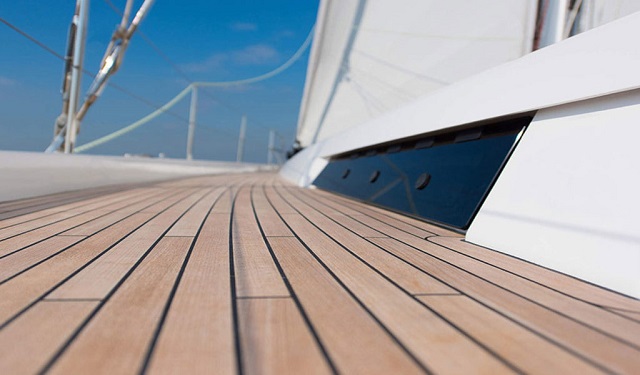 Restoring your yacht's teak deck rubber seams: Montpellier's best practices