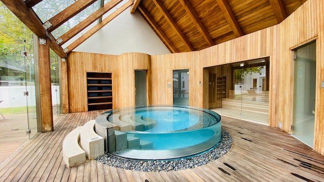 De beste aannemer voor uw houten jacuzzi ombouw